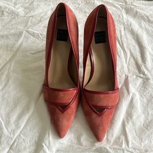 Main condition, White House, black market, high heels